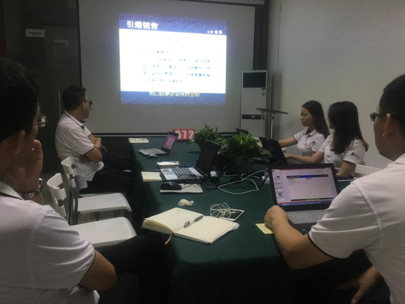 72期瓜瓜早课堂-你以为在火车上卖盒饭很简单? 72期瓜瓜早课堂-你以为在火车上卖盒饭很简单?