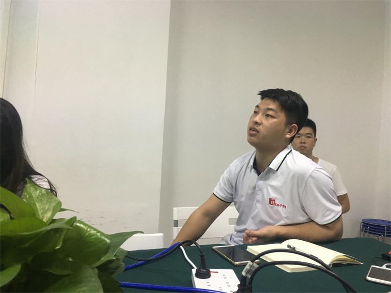 72期瓜瓜早课堂-你以为在火车上卖盒饭很简单? 72期瓜瓜早课堂-你以为在火车上卖盒饭很简单?